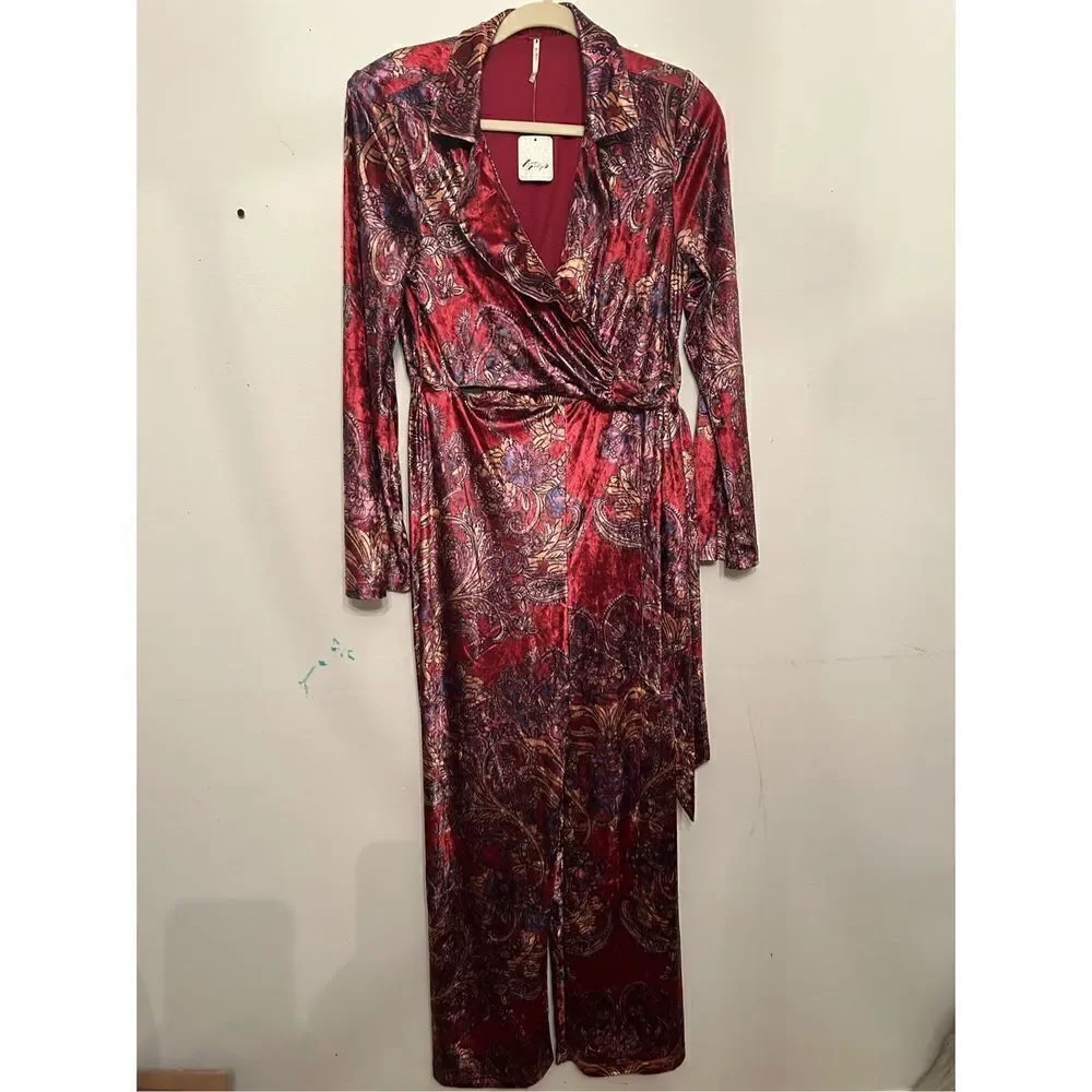 Delphine Jumpsuit Size small res  Velvet Paisley Printed